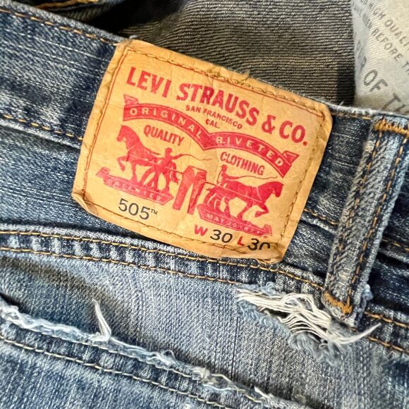 Levi's Men's 505 Size 30 x 30 Distressed Straight Leg - Picture 3 of 8